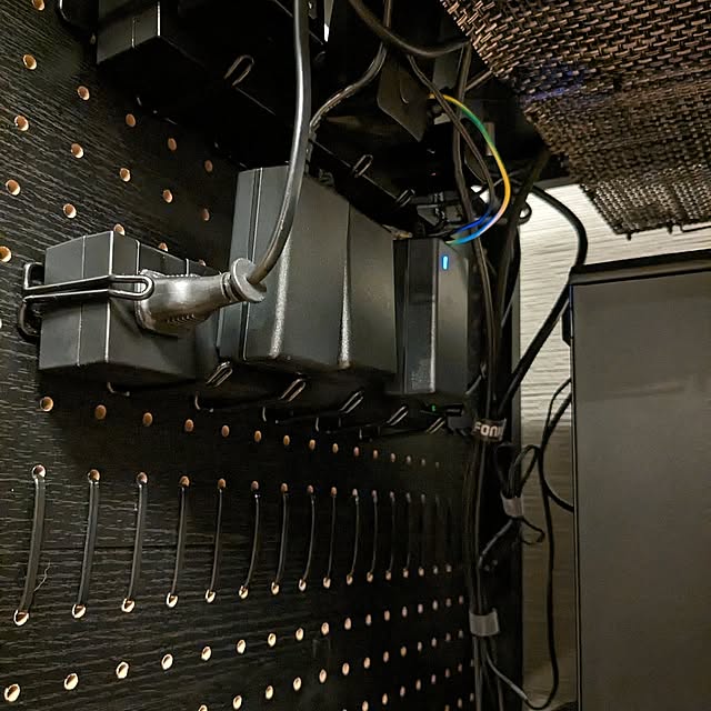 My Desk,ダイソー,DIY,パソコンデスク,デザインボード,デザインボード・ダイソー,テレワーク環境改善,配線整理,電源タップ収納,流用 miyabiの部屋