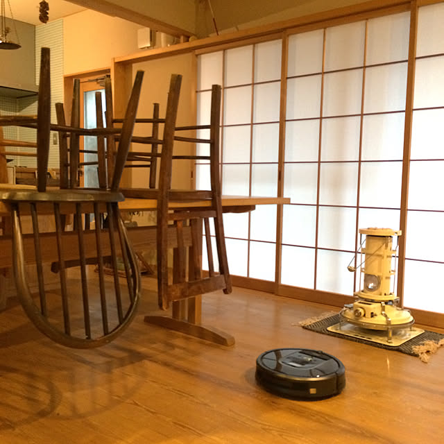 Lounge,アイロボット,ルンバモニター当選,ルンバ,障子,自然素材,木の家,アンティークチェア,アラジンブルーフレーム,古いものが好き,ダイニングテーブル,ストーブ,リビングダイニング,無垢の床 wakomaruの部屋
