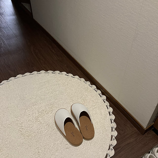 Entrance,sliet,美脚スリッパ,円形マット,ニトリの玄関マット,破れにくい壁紙,フロアタイル,セルフリフォーム,ニトリ,壁紙屋本舗 timitimiの部屋