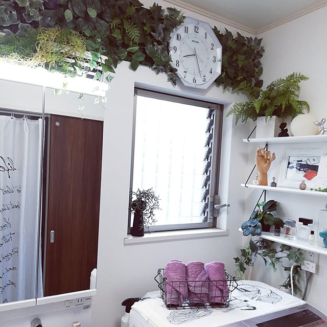 Bathroom,洗面所のインテリア,IKEA,ウォールステッカー,モノトーン,フェイクグリーン,モノトーンインテリア,楽しい時間,モノトーン好き,RCの出会いに感謝♡,フォロワーさんに感謝♡,コメント喜びます♡,いいね♡ありがとうございます♡,季節を楽しむ,いいね、フォロー本当に感謝です♡,コメント嬉しいです♡,ヒオリエ,フェイクグリーンのある暮らし,ヒオリエ フェイスタオル,いつもありがとう(*´ー｀*),子供のいる暮らし,イベント投稿用♡ G.Mの部屋