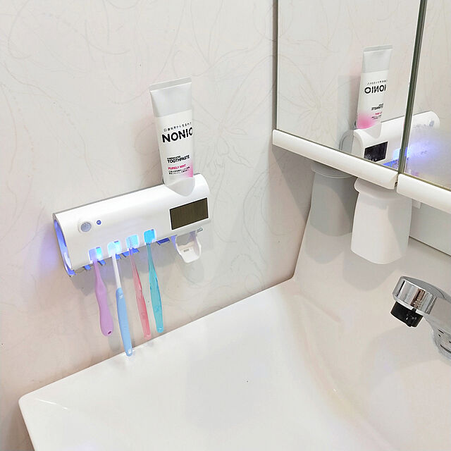 Bathroom,歯ブラシ収納,歯ブラシ除菌器,ピンクの壁 a.の部屋