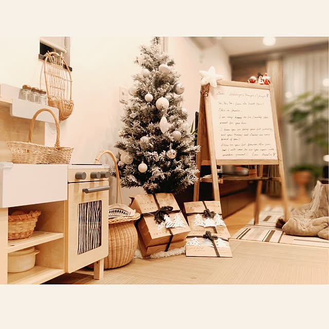 Lounge,クリスマス,クリスマスプレゼント,クリスマスツリー,サンタさんからのお手紙,建売住宅,籐のカゴ,建売,コメントお気遣いなく♡,ダークブラウン部,観葉植物,ラッピング,おままごとキッチン,IKEA,お絵かきボード,こたつのある部屋,クリスマスイブ,Miyakoたんありがとう♡ kodaminの部屋