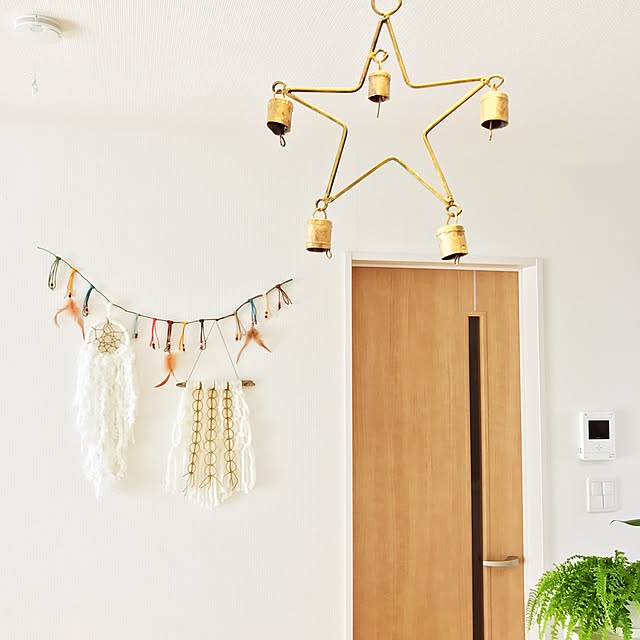 Bedroom,ドウダンツツジの枝,ドリームキャッチャー,流木,ハンギングベル,ベッド周りではありません,weaving,ハンドメイド,マライカ,迷走系,リラックス空間を目指して,100均リメイク,NO GREEN NO LIFE,グリーンのある暮らし,植物love♡,ボヘミアンに憧れる♡,いつもありがとうございます♡ yukiyuki-88の部屋