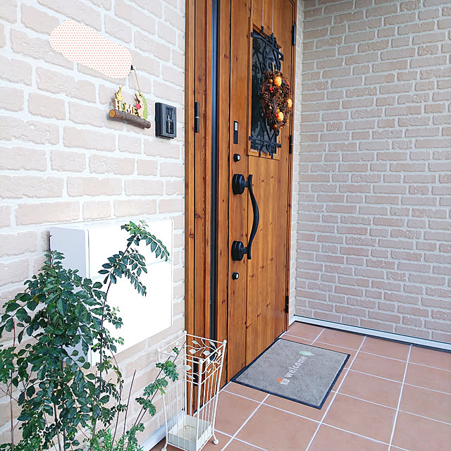 Entrance,玄関マット,ドアマット,ベルメゾン,ポーチタイル,LIXIL,シマトネリコ,玄関ドア LIXIL,アイリッシュパイン,ハロウィン雑貨,リース,傘立て ニトリ,ケイミュー外壁 honobono.の部屋