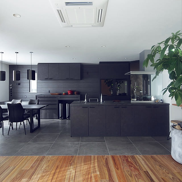 「ダークグレー×ストーン調。デザインも機能もスタイリッシュなキッチン」 by dontacosさん