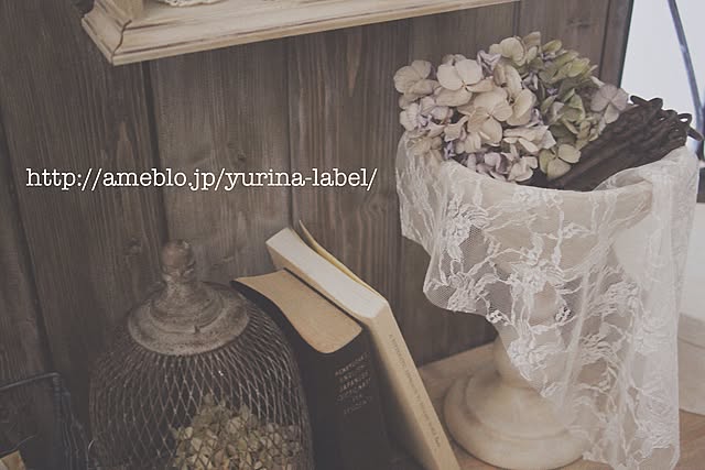 “ちょっと優雅”を手作りで。Yurinaさんのアンティーク風什器