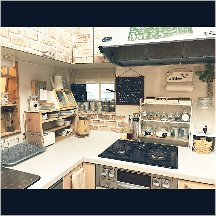見せる収納 Diyで使い勝手抜群 ぬくもりのカフェキッチン By Canmilmamaさん Roomclip Mag 暮らしとインテリアのwebマガジン