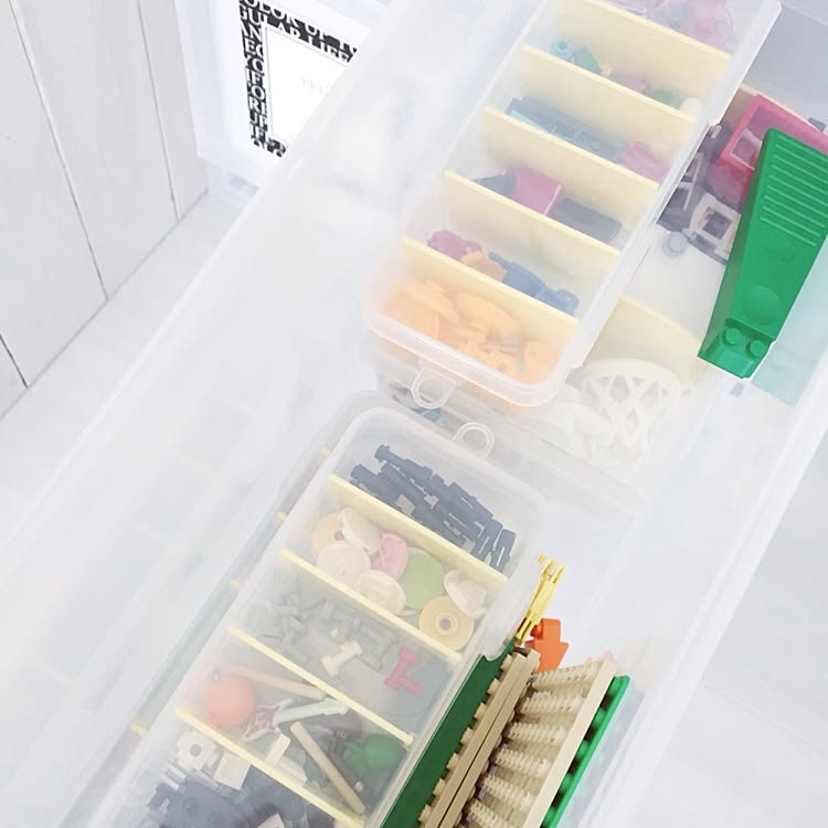 パーツが多くてごちゃごちゃしがちなレゴブロックの すっきり 収納 Roomclip Mag 暮らしとインテリアのwebマガジン