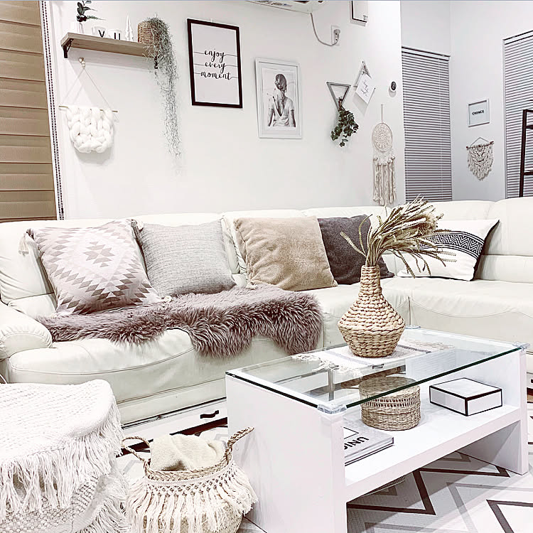 洗練される優しい色味 ライトブラウン ベージュコーデ Roomclip Mag 暮らしとインテリアのwebマガジン