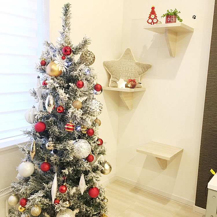気分が上がる 18年版クリスマスツリーの飾り方実例集 Roomclip Mag 暮らしとインテリアのwebマガジン